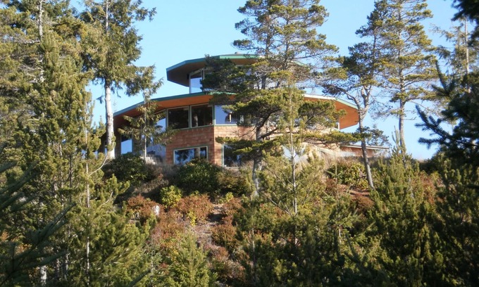 Florence Maison | Hilltop ocean view round house