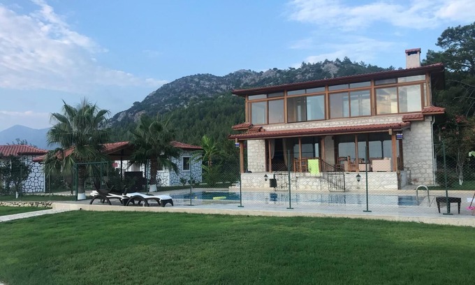 Kumluca Villa | Villa privée fermée dans la forêt avec une vue imprenable sur la mer