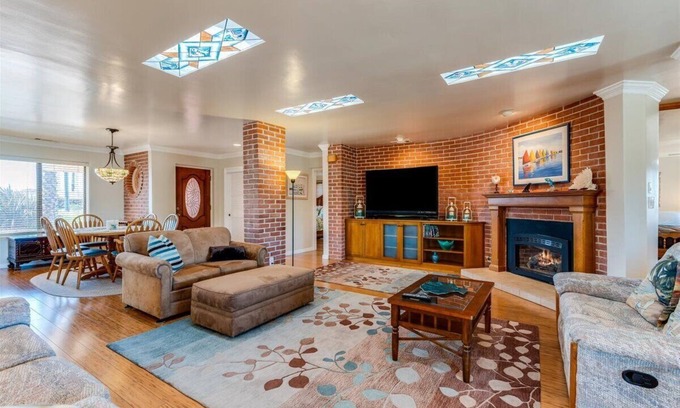 Morro Bay Maison | Hilltop Retreat in Morro Bay ~ 30+nights ~