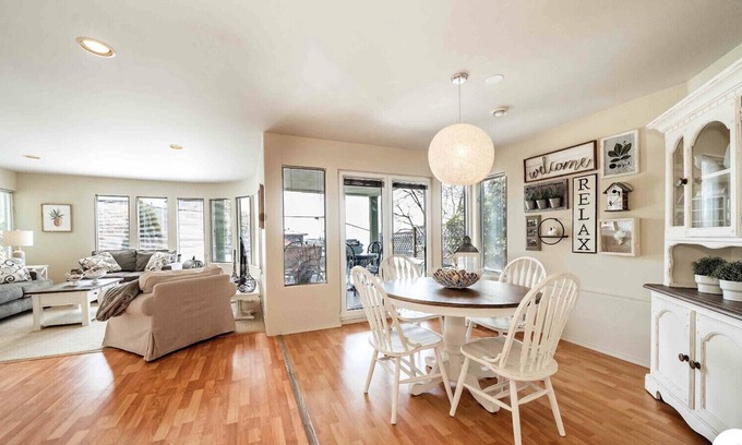 White Rock Appartement | Retraite sur la colline avec vue sur l'océan