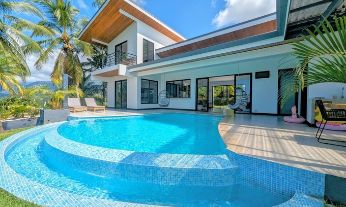 Ciudad Cortes Maison | Hilltop Villa with Amazing Ocean and Jungle Views