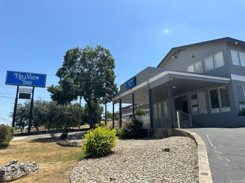 Wetmore Hôtel | HillView Inn at Six Flags Fiesta