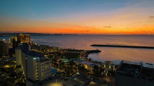 Mihama Station Balnéaire | Hilton Okinawa Chatan Resort