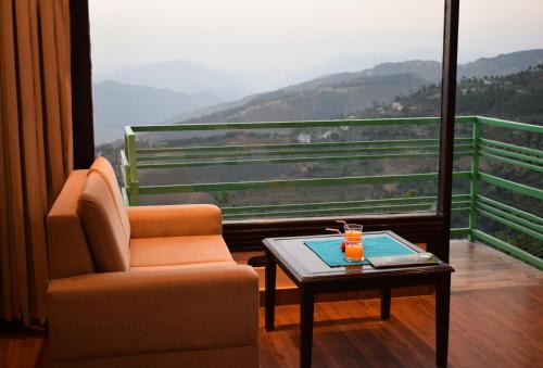 Shimla Hôtel | Himalayan Mountain and Valley View - Garden with bonefire - Ample Parking - Luxury Balcony rooms -by Aachman Stays! Mashobra