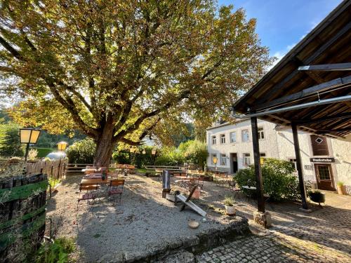 Korperich Appartement | Hinkelshof - als Ferienwohnung - Selbstversorgerküche & Aufenthaltsräume - Südeifel, Mullerthal, Vianden