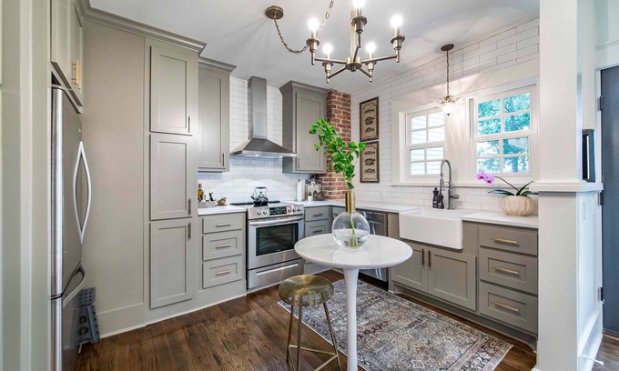 Conway Maison | Hip and Historic Home Awaits You! Stroll downtown/Steps away from UCA and CBC