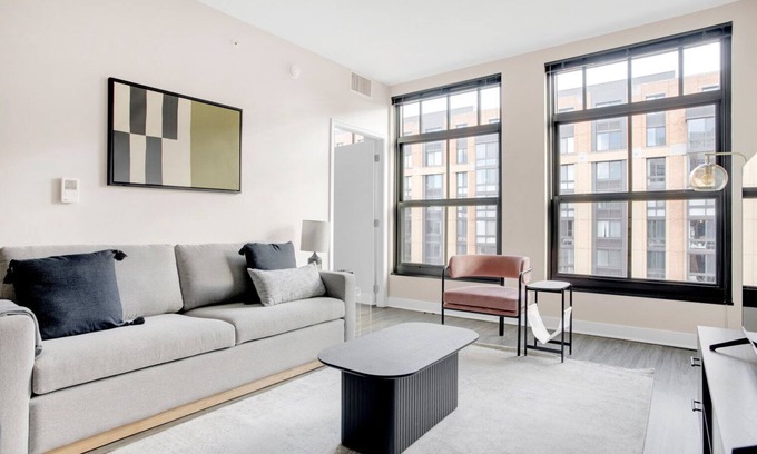 Mount Vernon Square Appartement | Hip Mount Vernon 1BR w/ Pool & Gym, walk to Smithsonian, by Blueground
