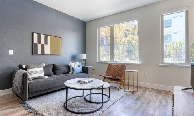 Mountain View Appartement | Hip Mountain View 2BR w/ Gym & Spa, nr Tech Companies, by Blueground