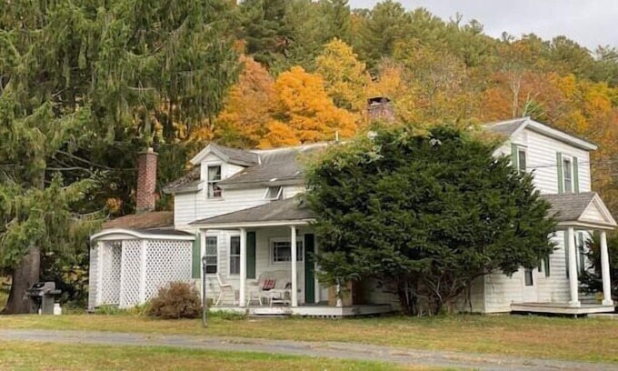 Canaan Autre | Historic 1789 Shaker Farmhouse in Berkshires