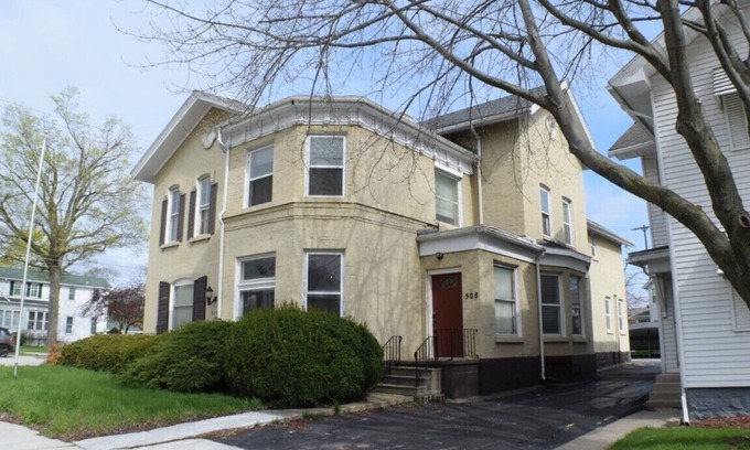 Jackson Appartement | Historic 2-Bedroom Apartment with Modern Comforts and Artistic Charm