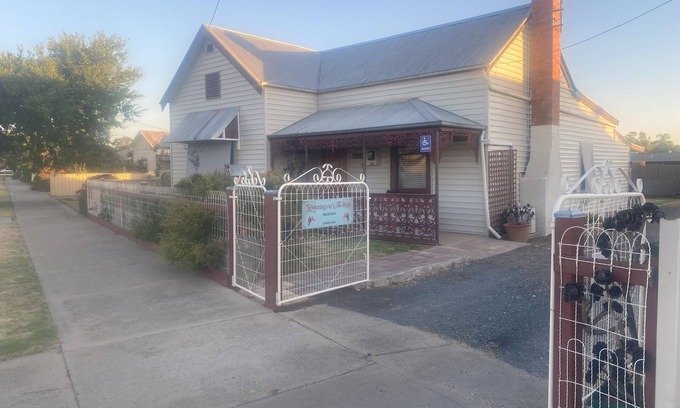 Nagambie Maison | Historic 4 bedroom cottage in town tastefully renovated with accessible bathroom