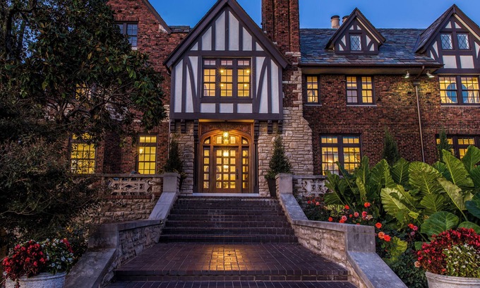 Downtown Tulsa Maison | Historic 7-bedroom Mansion on the Arkansas River