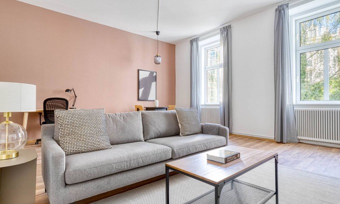 Roßau Appartement | Historic Alsergrund 1BR, nr Donaukanal, by Blueground