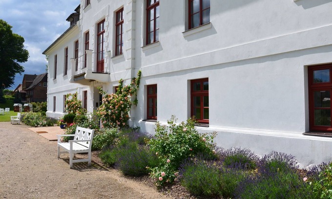 Satow Appartement | Historic Apartment in Gerdshagen with Garden