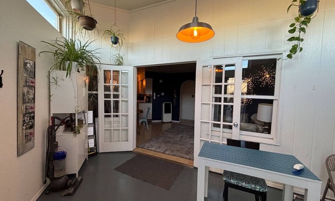 Barelas Appartement | Historic Bakery Storefront-Private Yard & Laundry