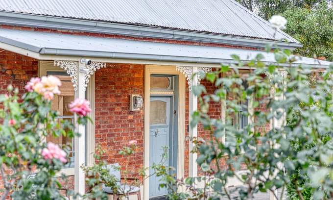 Creswick Maison | Historic Bluestone Cottage in Creswick EST 1860