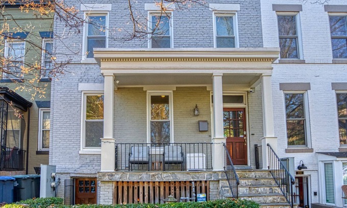 Kingman Park Maison | Historic Capitol Hill home near restaurants, shops, public transit, and parks!