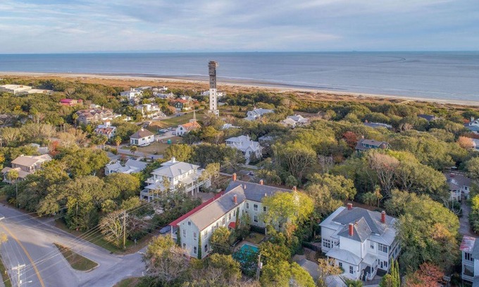 Sullivan's Island Maison | Historic Captain's Quarters on Sullivan's! Unique Opportunity to Vacation in a Piece of History!