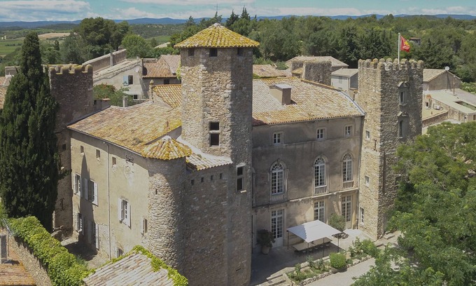 Agel Autre | château historique en Languedoc,18 pers, parc de 2 ha avec piscine tennis
