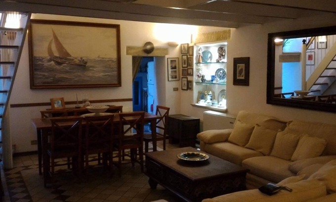 Otranto Historic Centre Appartement | centre historique: appartement dans une maison ancienne avec 800 terrasse avec vue sur la mer