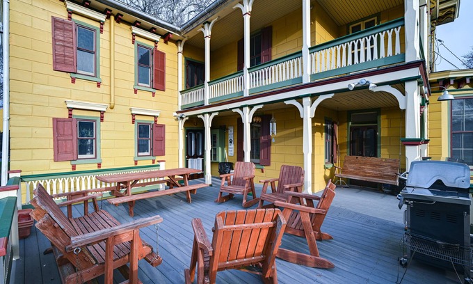 Chambersburg Maison | Historic Chambersburg Home w/ Pool + Game Rooms!