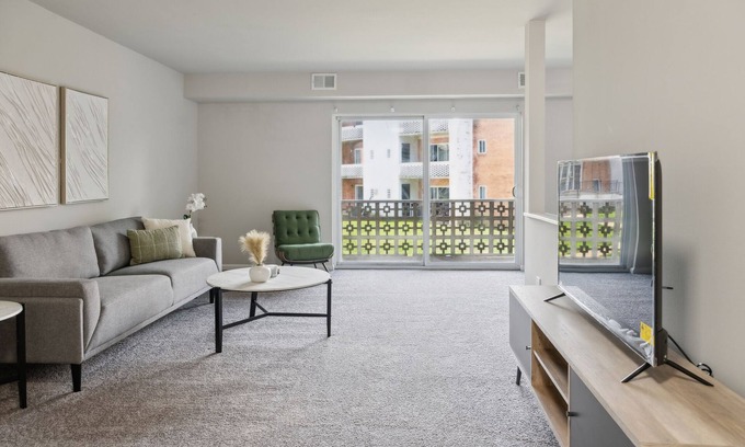 Edgemoor Appartement | Historic Charm Meets Modern Comfort: The Chateau