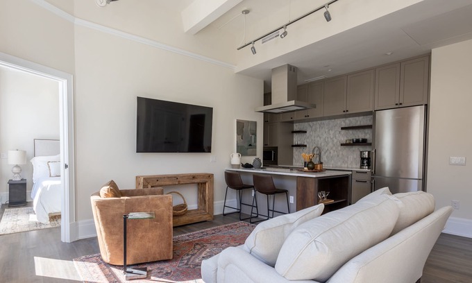 Downtown Copropriété | Historic Charm w/ Innovation!