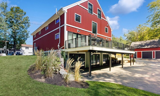 Wells Maison | Historic charmer with open interior, & large patio - dog-friendly