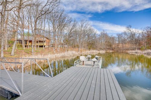 Rucker Maison | Historic Clark Cabin with Deck and Fishing Pond Access