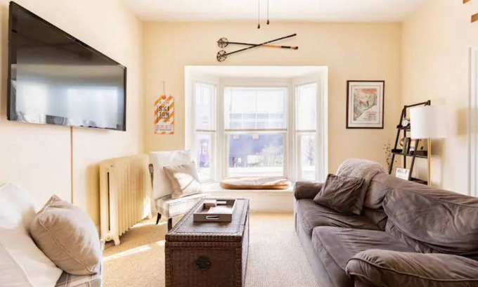 Ellicottville Copropriété | ⛰️HISTORIC COMFY CONDO IN HEART OF ELLICOTTVILLE, PVT PARKING, FLEXIBLE CANCEL⛰️