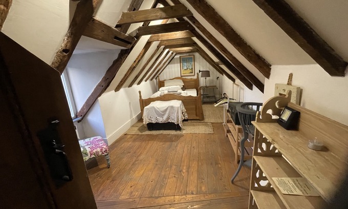 Petworth Maison | Charmant cottage historique vieux de 500 ans, situé en face de la maison Petworth!