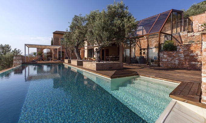 Trevi Villa | Ferme avec piscine panoramique, climatisation, wifi et mobilier contemporain