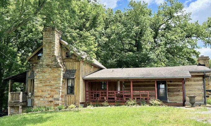 Arrington Cabine | Historic Creekside Cabin at Arrington Reserve