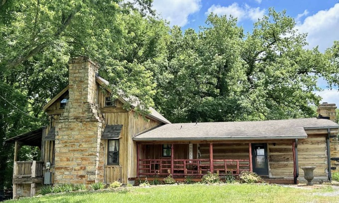 Arrington Cabine | Historic Creekside Cabin at Arrington Reserve
