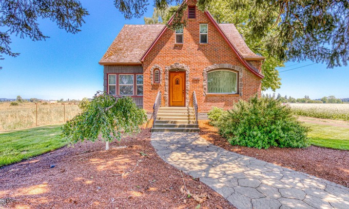 McMinnville Maison | Dog-friendly, maison historique w / antiquités, près de dégustation de vin!