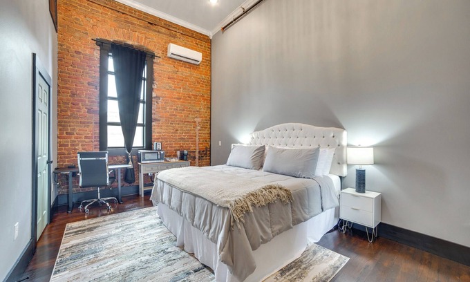 Marshall Appartement | Historic Downtown Marshall: Efficient Studio Space