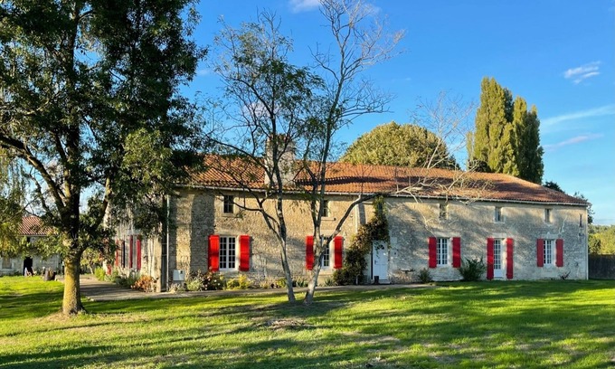 Liez Autre | Historic farm new large private pool and separate gite