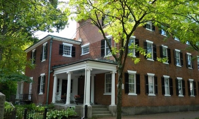 Salem Maison | Manoir d'époque fédérale en brique sur la rue Fable Chestnut, Salem