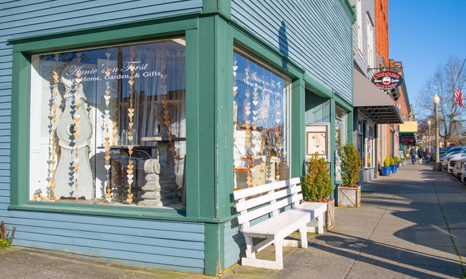 Snohomish Appartement | NOUVEAU!! Terrasse avec vue sur la rivière ~ Au cœur du centre-ville de Snohomish, espace de travail