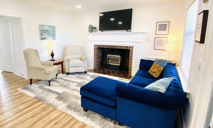 Lynden Maison | Historic Front Street Home