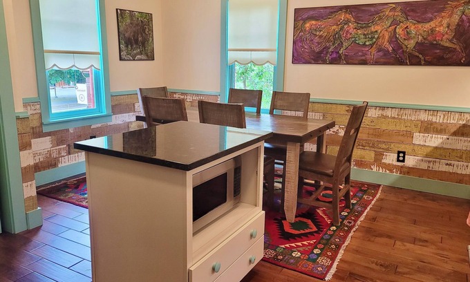 Winthrop Appartement | Historic Guy Waring House in Downtown Winthrop, Sleeps 5!