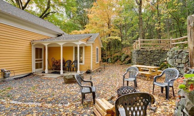 Taylors Falls Maison | Historic Home in Taylors Falls with Patio and Fire Pit