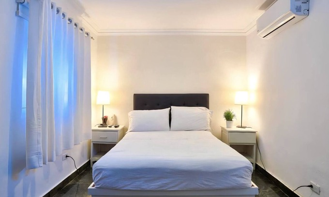 Zona Colonial Hôtel | Historic Hotel: 1BD/1BA Vintage Room with Colonial Character & Modern Amenities
