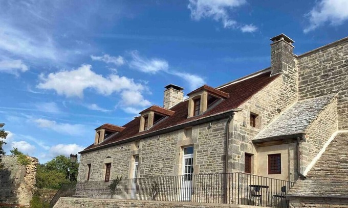 Salmaise Maison | Maison historique avec vue