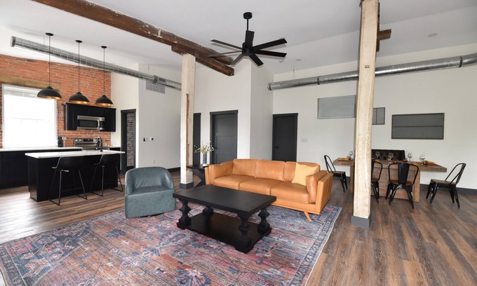 Tipp City Appartement | Historic Loft Apartment 1-Bed, 1 and 1/2 bath with WiFi, AC in lovely Tipp City