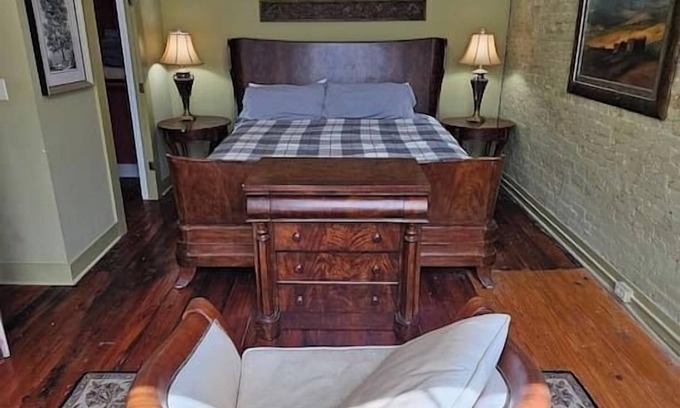 Mayhew Maison | Historic Loft Downtown Walk to the Best Shops
