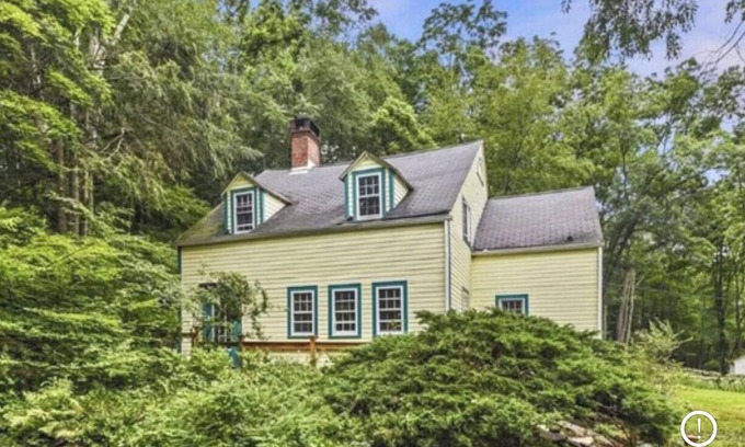 North Salem Autre | Historic Luxury Farmhouse with Serene Pond