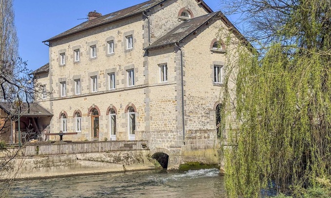La Mesniere Maison | Superbe Moulins avec sa roue en fonction. Profitez de 6 chambres et 3 salles de bain