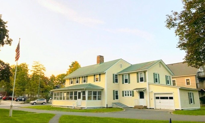 Stockbridge Maison | Historic Rectory Retreat in Stockbridge – Getaway for 8-12 Guests