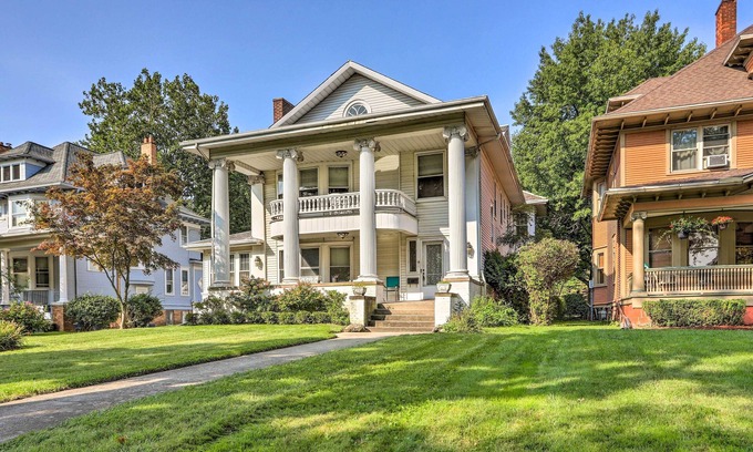 Downtown Toledo Copropriété | Historic Regal Retreat ~ 2 Mi to Dtwn Toledo!